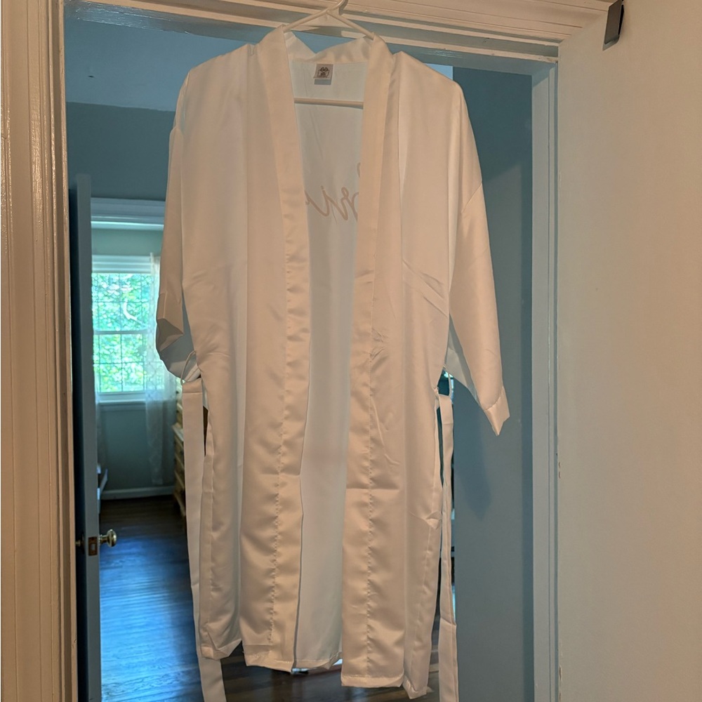 White Bride Robe - Picture 2 of 3